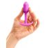 b-vibe Snug Plug 1 – anální kolík s vnitřní zátěží (55g) – růžový